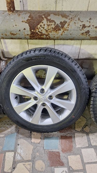 Зимние шины,диски Hyundai accent