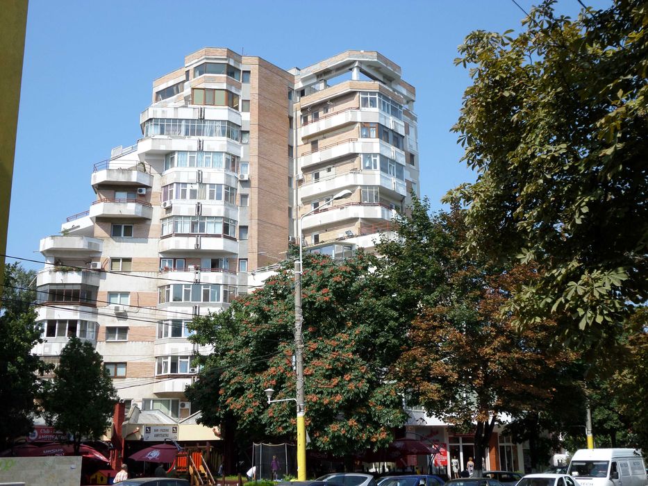 De vanzare garsoniera decomandata