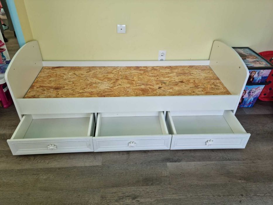 Бяло детско легло