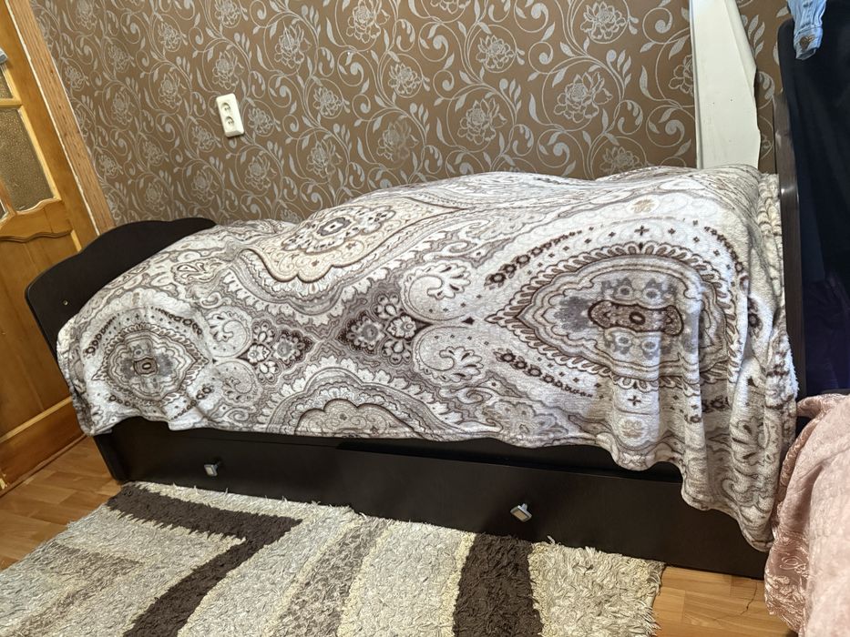 Продам детскую кроватку 5тыс. срочно