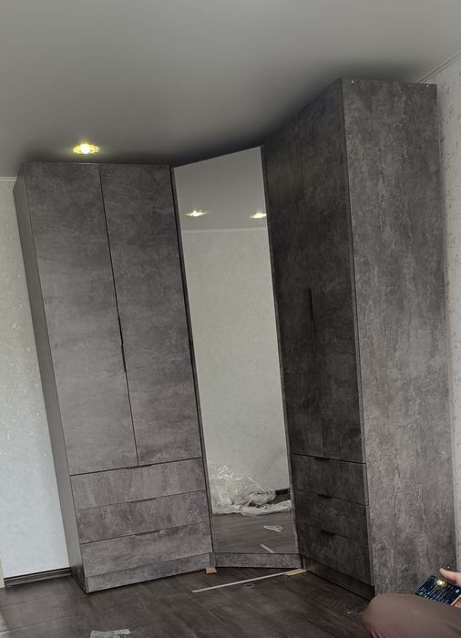 Мастер по сборки мебели и установки люстр, бра,  светильников.