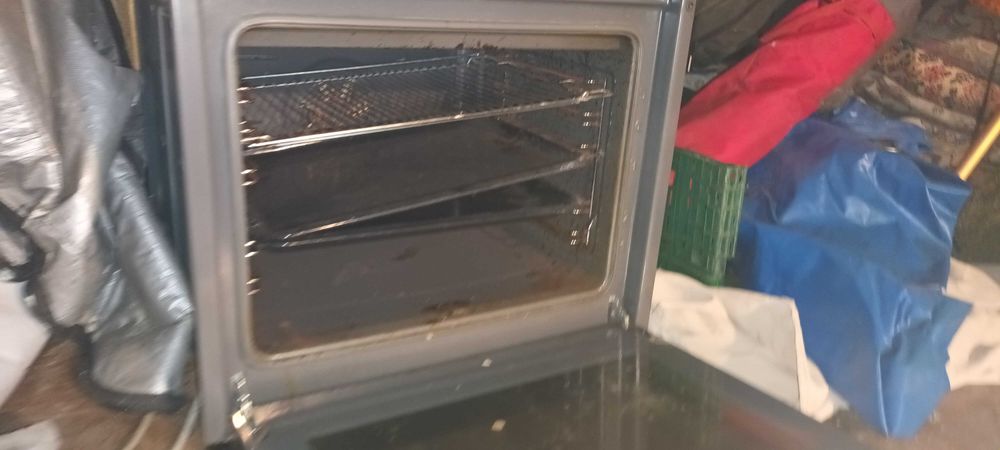 Фурна за вграждане с керамичен плод Siemens