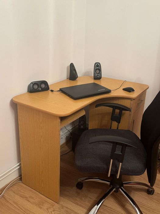 Vând set mobilier birou + dulap