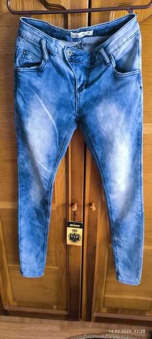Vând  blugi dama