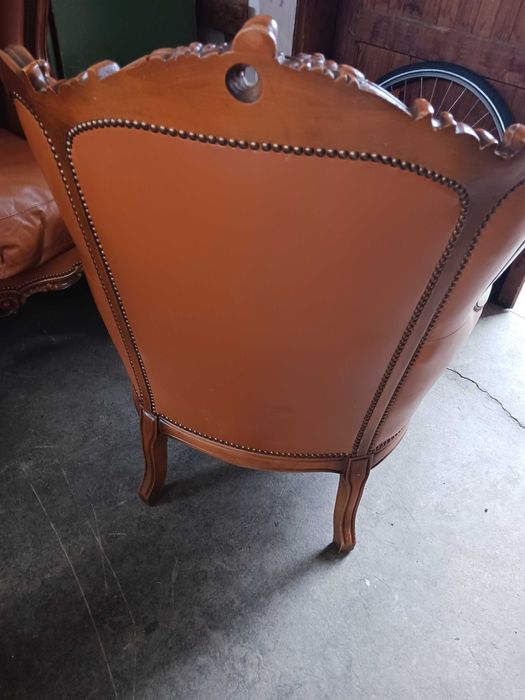 Set canapea piele si lemn sculptat 2 fotolii si masa