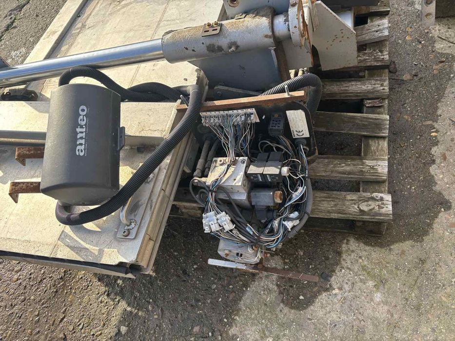 Падащ борд за бус под шаси