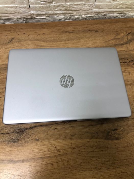 Ноутбук HP i3-1005G1