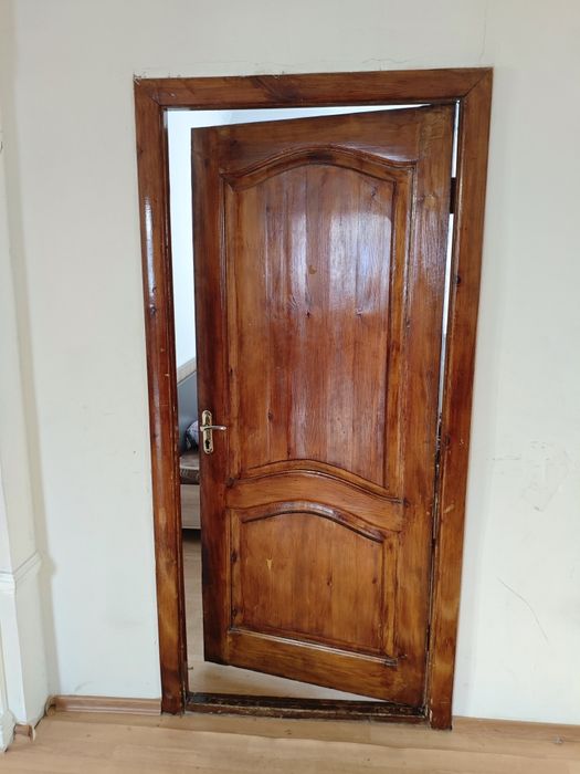 Продам 4 межкомнатные двери б/у