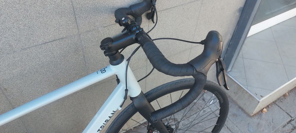 Продавам френски алуминиев  гравел  велосипед   28цола,М размер