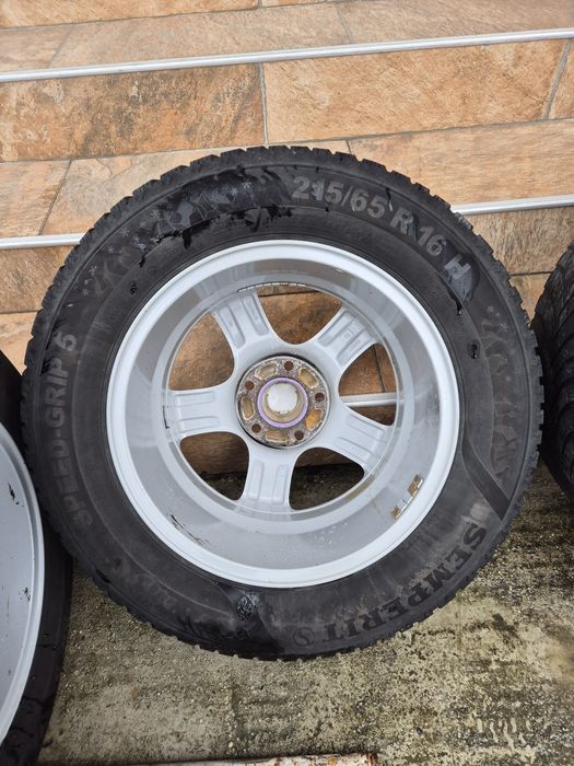 Jante Borbet R16 5x114,3 Dacia Duster cu anvelope iarna 215/65R16