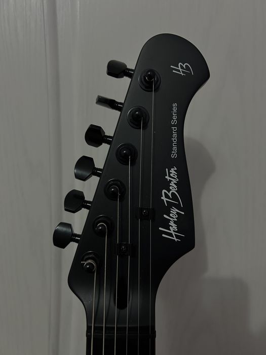 Китара Harley Benton ST-20HSS с усилвател Marshall MG10 Gold