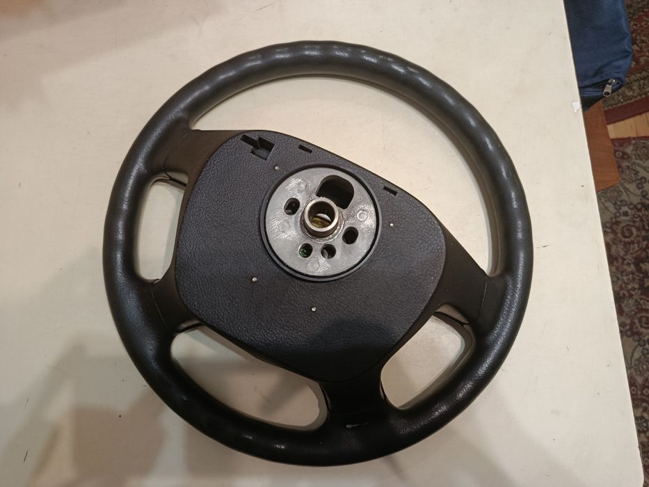 продается руль с подушкой без кнопок в хорошем состоянии