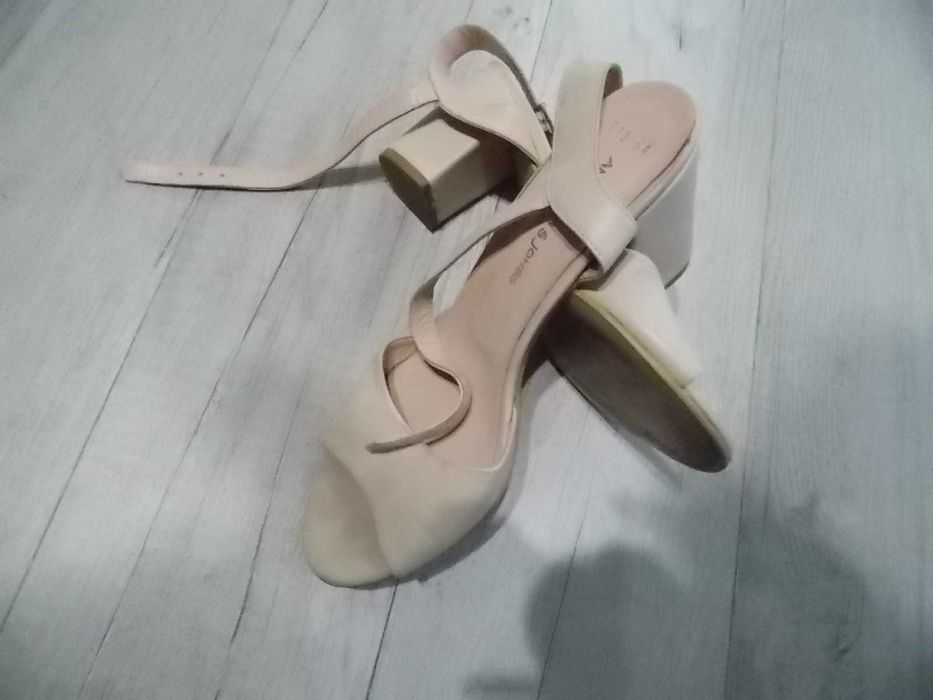 pantofi/sandale din piele mas 40/39 - pret 80 lei/perechea