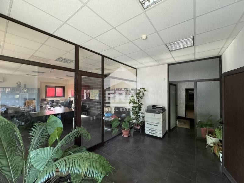 Дава се под наем Склад в Харманли - 1830 кв.м за 3888 € - Снимка #2