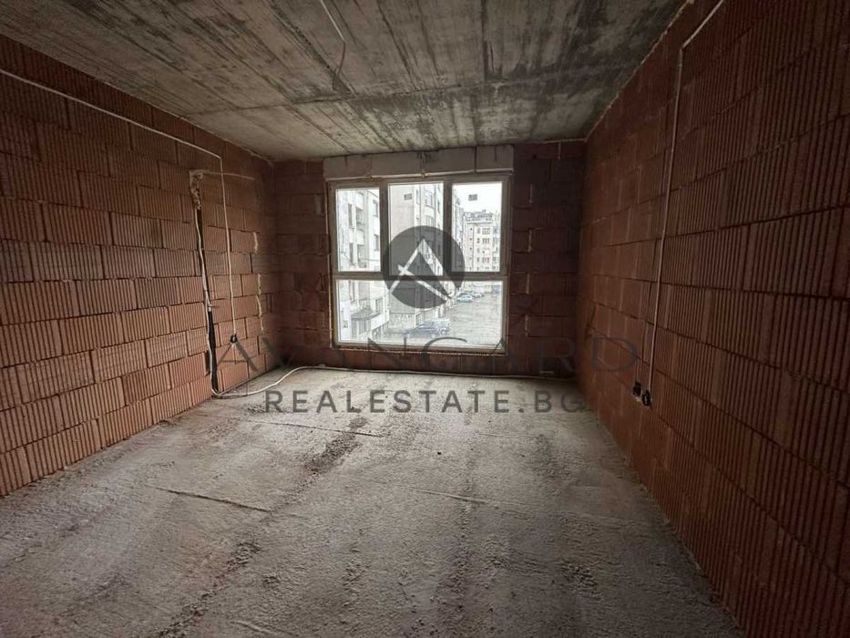 оф.22757 Тристаен с АКТ 14 Кършияка