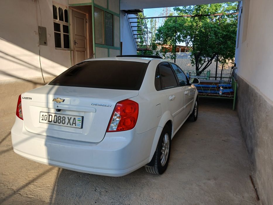 Lacetti 1.6 avtomat  2013