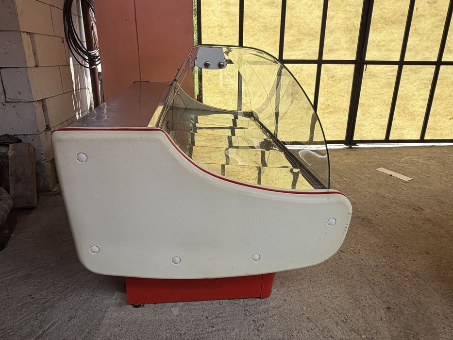 Vitrine frigorifice mezeluri