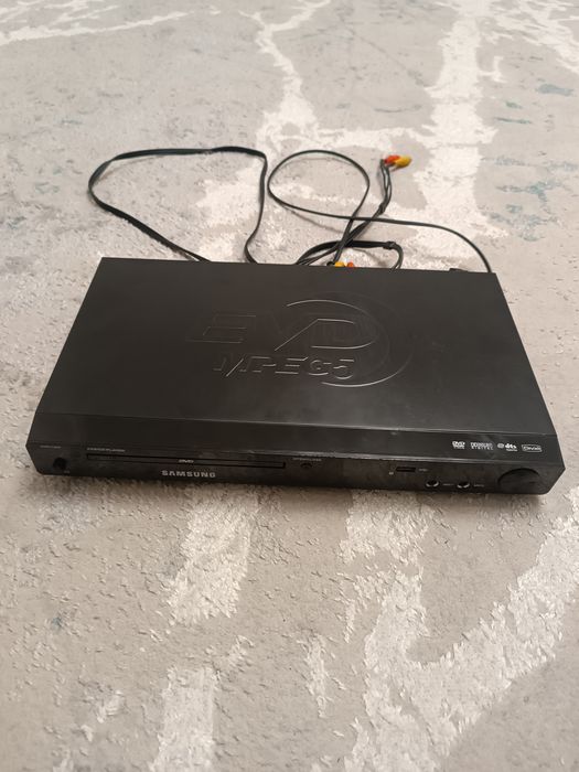 Продам DVD Samsung (караоке)