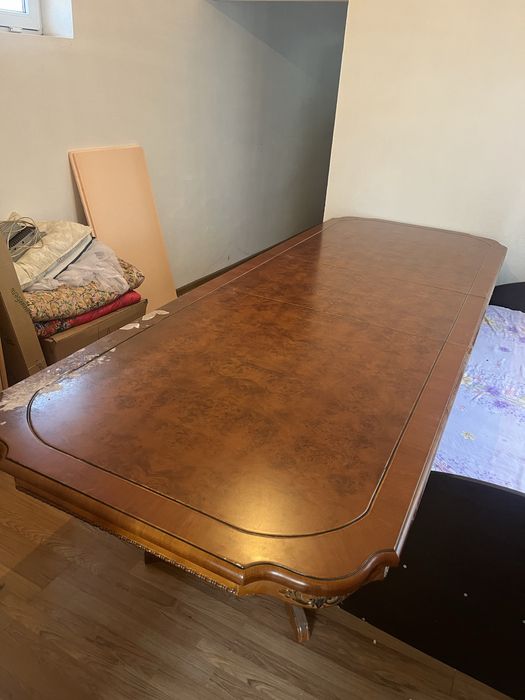 Стол на 12 персон,стулья входят в стоимость(12 штук)