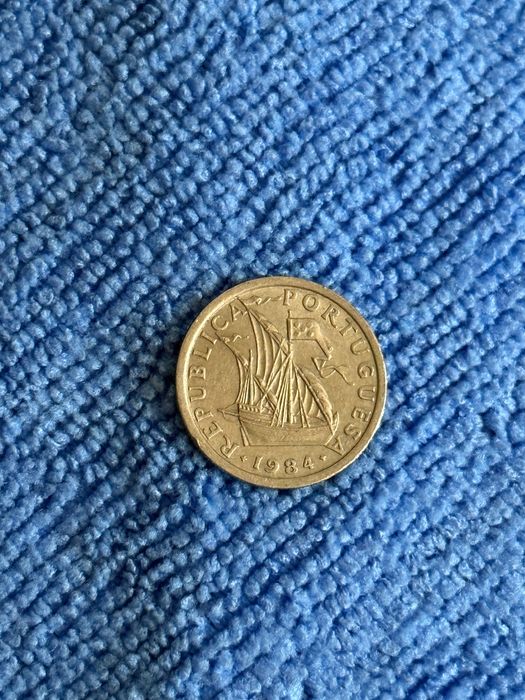 Монета 2.5 Ескудо Escudo Republica Portuguesa, Португалия 1984