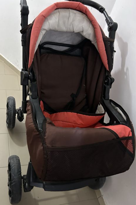 Коляска сатамын. Бала жататыны да бар.