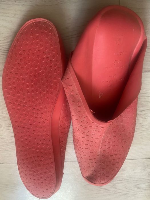 Сетка волейбольная, тапочки для бассейна, фигурки шашек