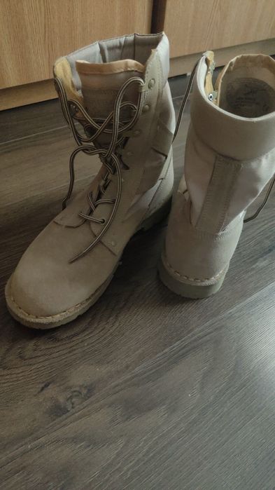 Bocanci maro deșert