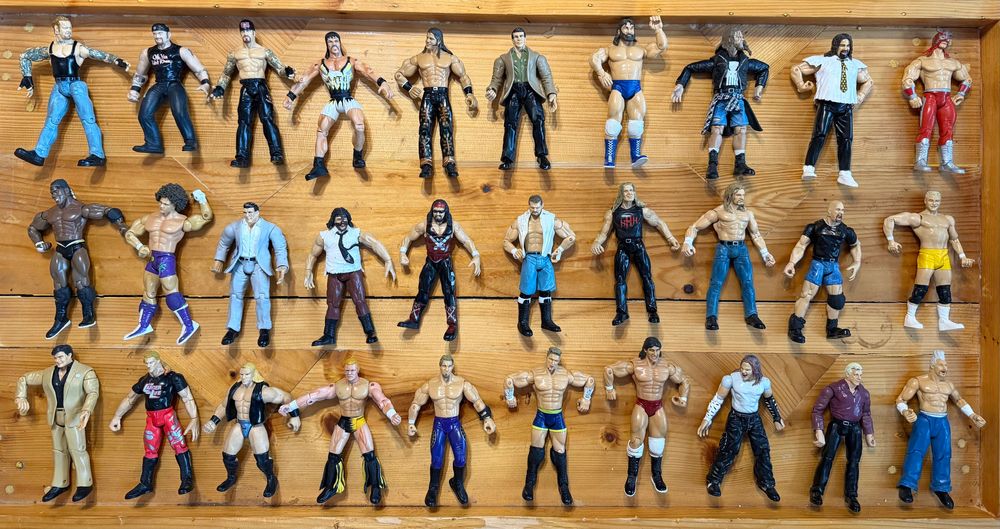 121 бр.  wwe кеч фигури