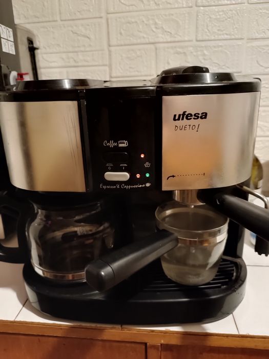 Vând cafetieră cu expresor Ufesa duo