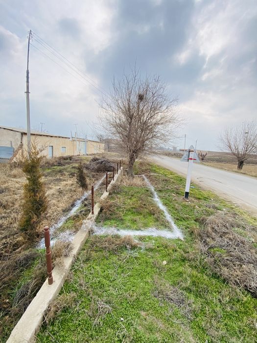 Yer sotiladi , aqlli bekat qurish uchun . Noturar