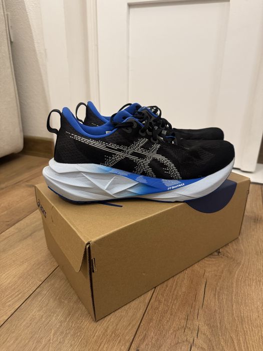 Vând Asics Novablast 5