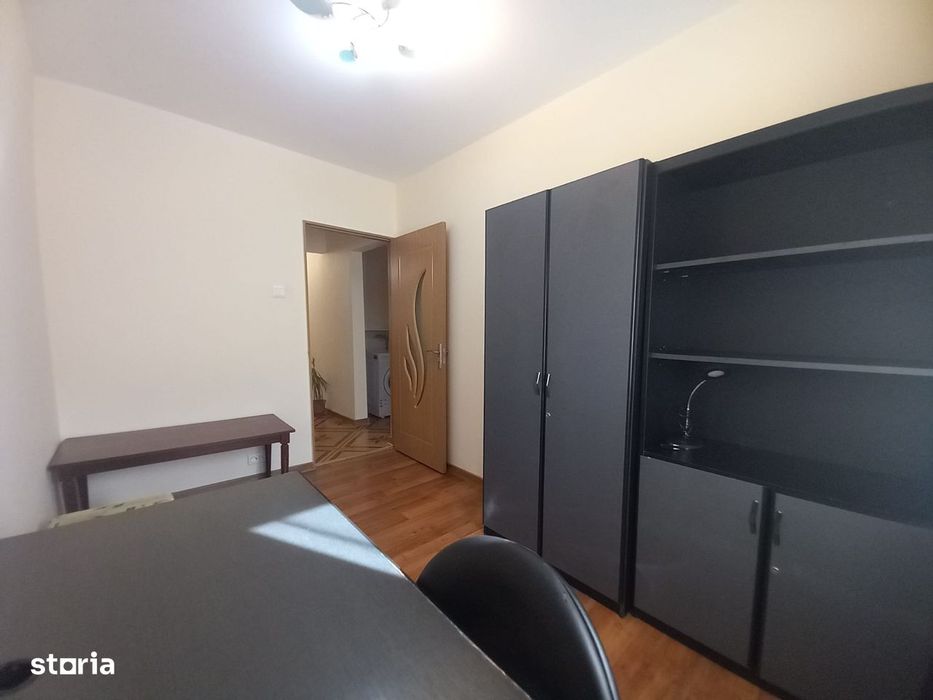 Oituz - in spate la Ursus, apartament 3 camere, etajul 2 !