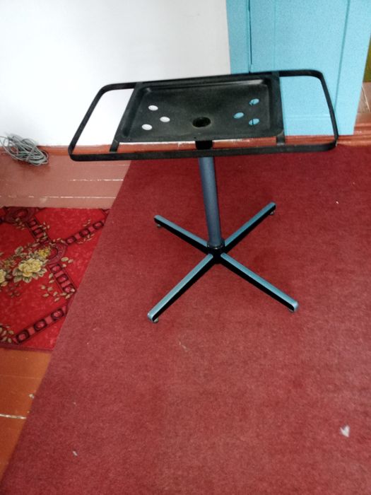 Стойка -кронштейн для музыкального центра.