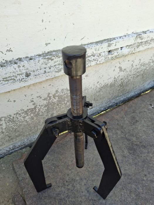 Vând presa mare pentru rulmenti butuci etc