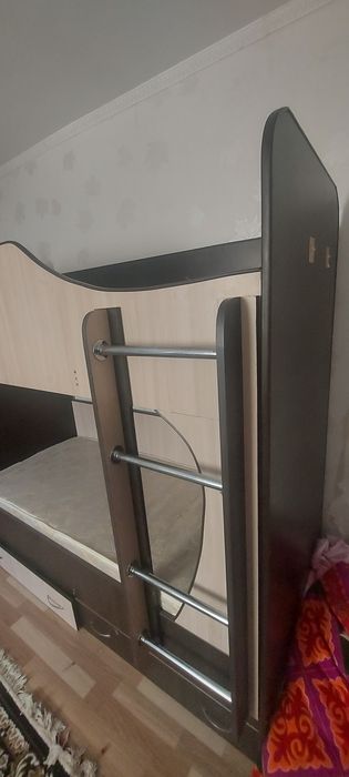 Двухъярусной кровать