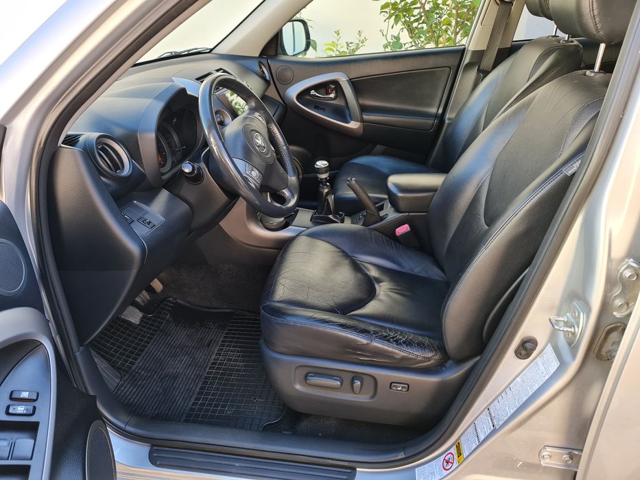 Vand Toyota Rav 4 din 2007 4x4  full options in stare tehnica foarte bună, ambreiaj și pompa apa schimbata recent. Piese originale, 315000 km rulați.