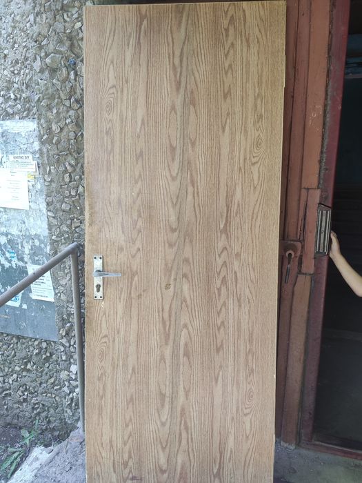 Деревянная дверь. Почти даром