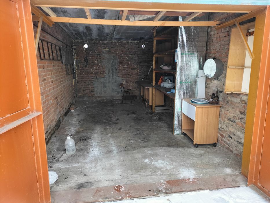 Продам длинный двухэтажный гараж