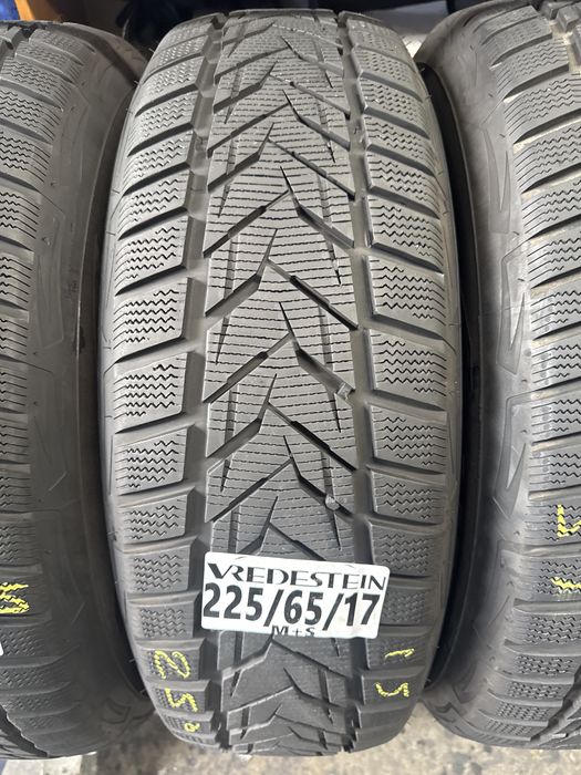225/65/17 Vredestein M+S