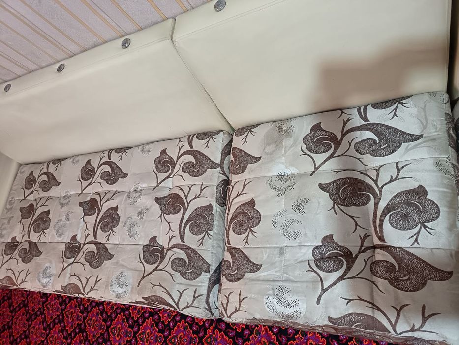yumshoq mebel sotiladi