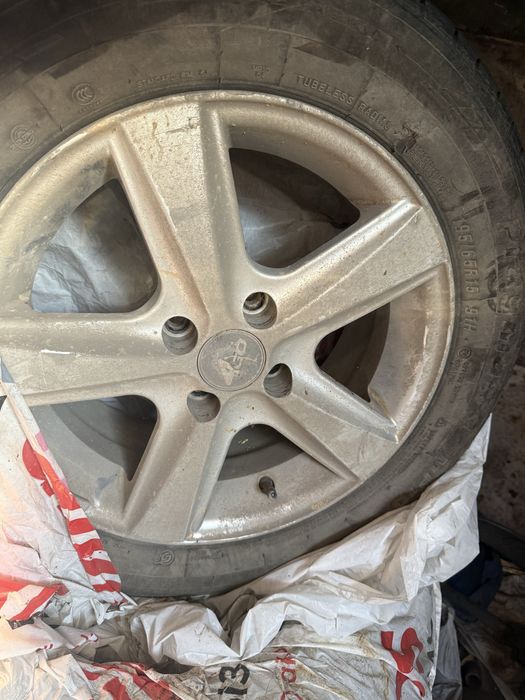 Летняя резина с дисками.