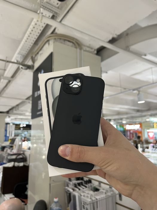 Iphone 15 black.