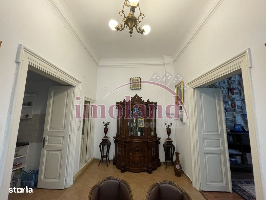Apartament spectaculos de 4 camere într-o vilă cu farmec istoric pta V