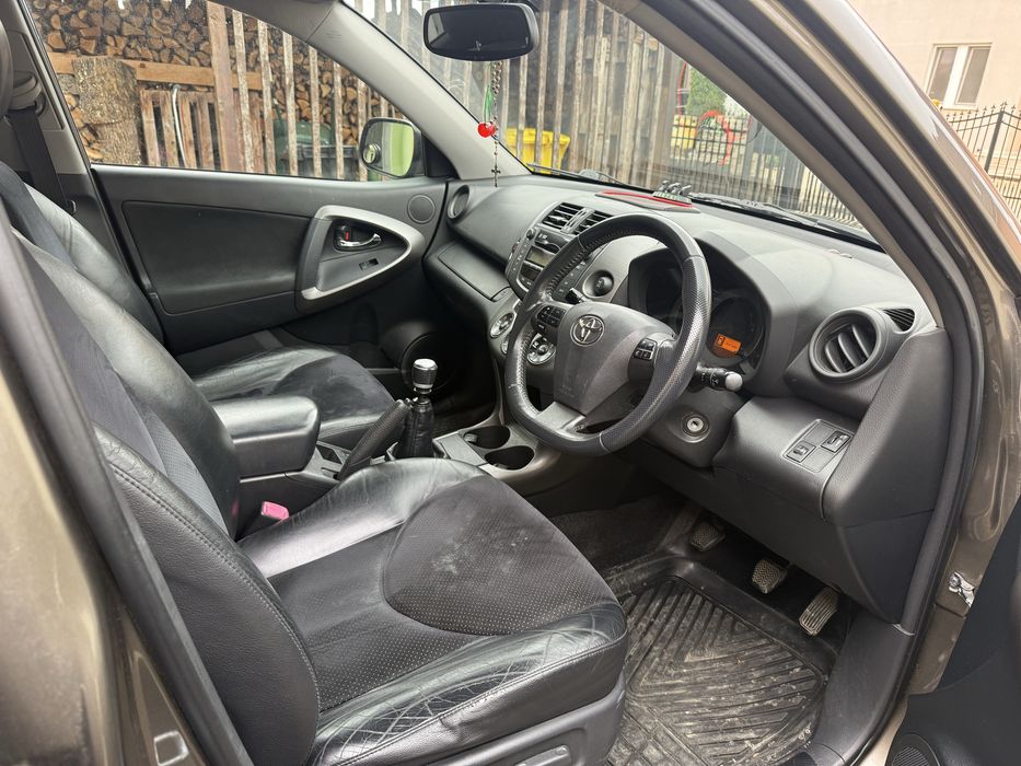 Se vinde Toyota rav4
