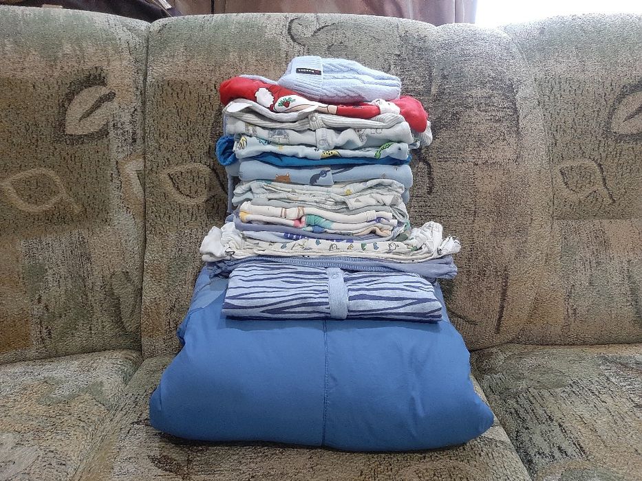 Комбинезон ,куртка и вещи для  мальчиков