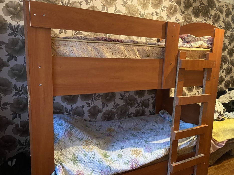 Двухъяросная кровать