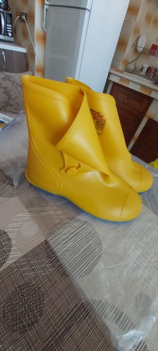 Диелектрични боти и ръкавици  до 20 кВКВ