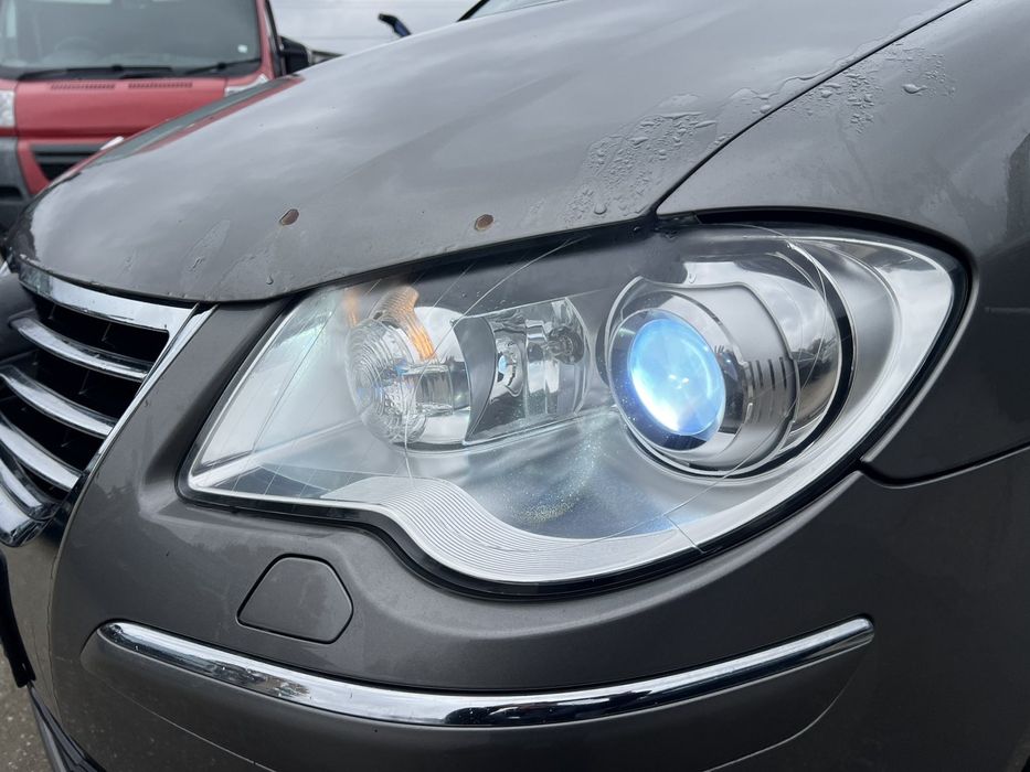 Vw toyran 2009 г 1.9 105 ks код на мотора BLS Фарове ксенон