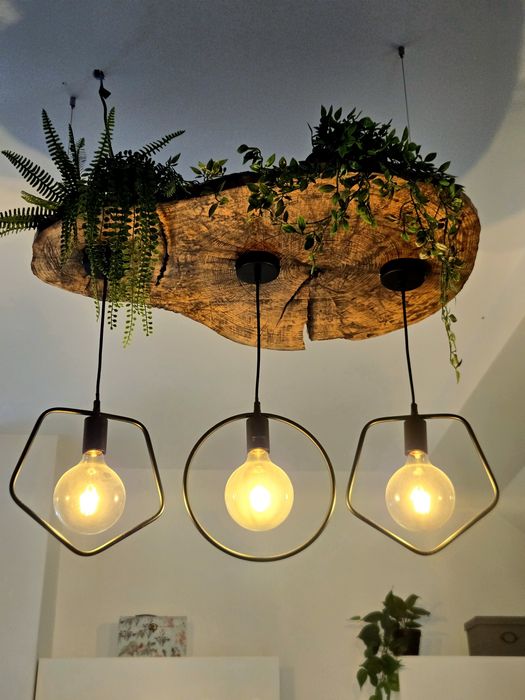 Lampa suspendata cu baza din fag