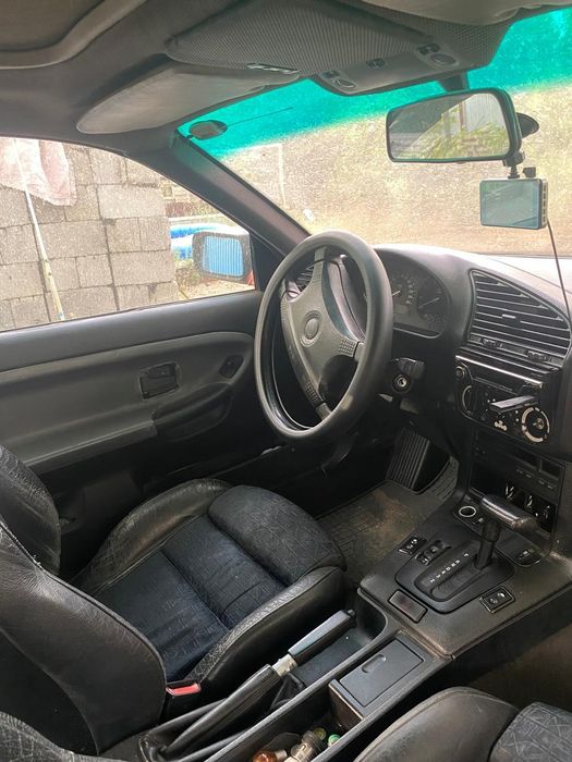 Срочно продам машину BMW 320i